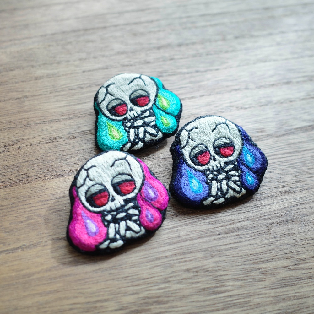 【ハロウィン2025】火の玉と骸骨たち【刺繍ブローチ】