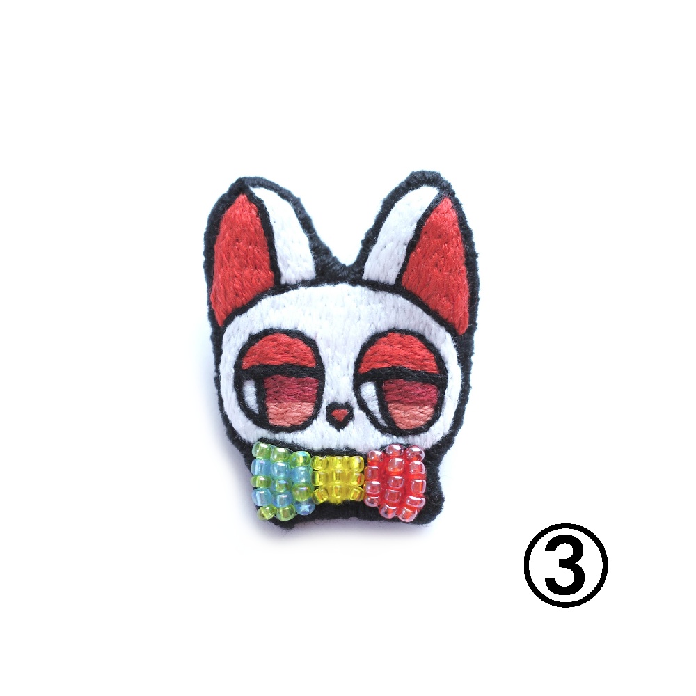 信号機カラーの猫たち【刺繡ブローチ】
