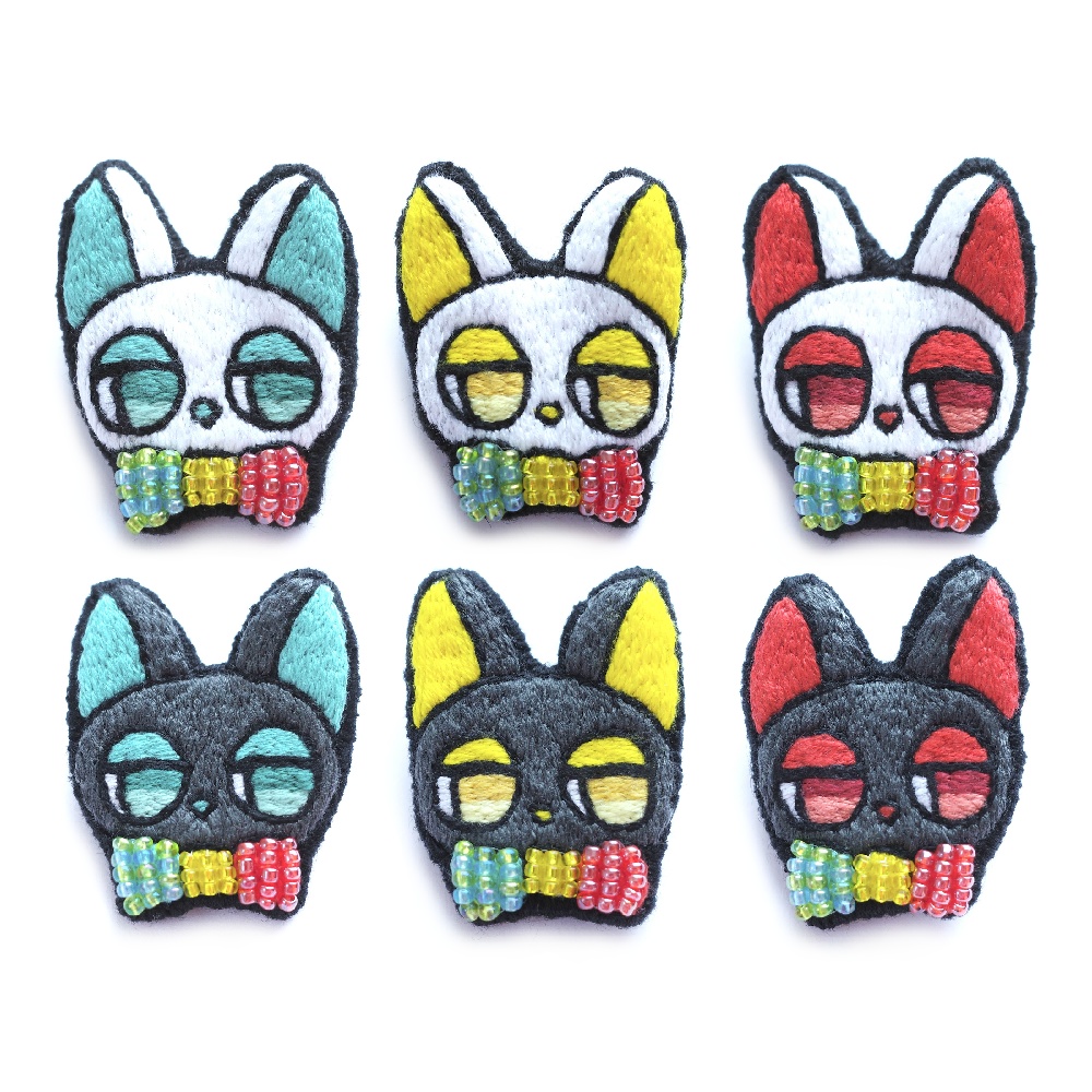 信号機カラーの猫たち【刺繡ブローチ】