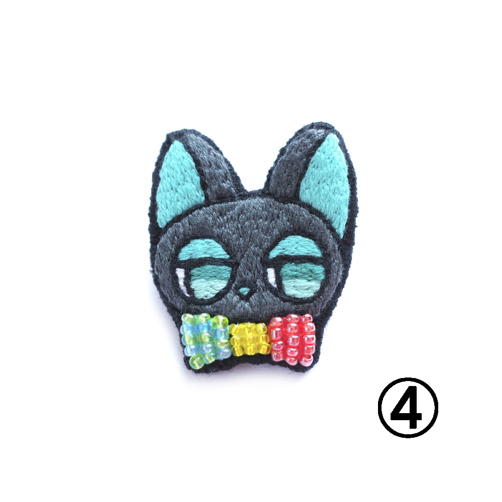 信号機カラーの猫たち【刺繡ブローチ】