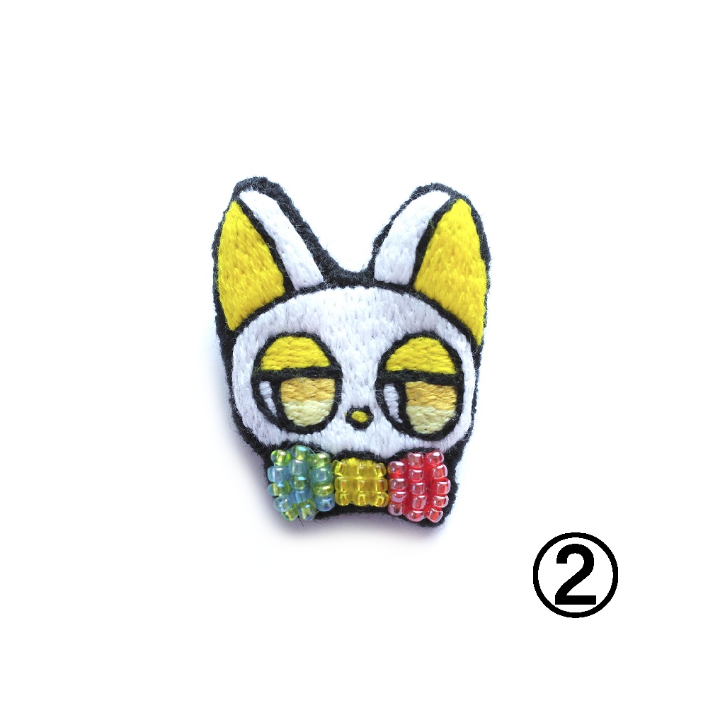 信号機カラーの猫たち【刺繡ブローチ】