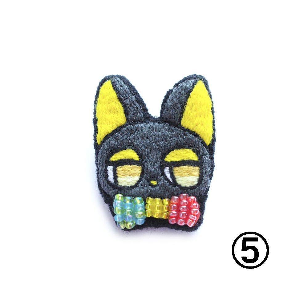 信号機カラーの猫たち【刺繡ブローチ】