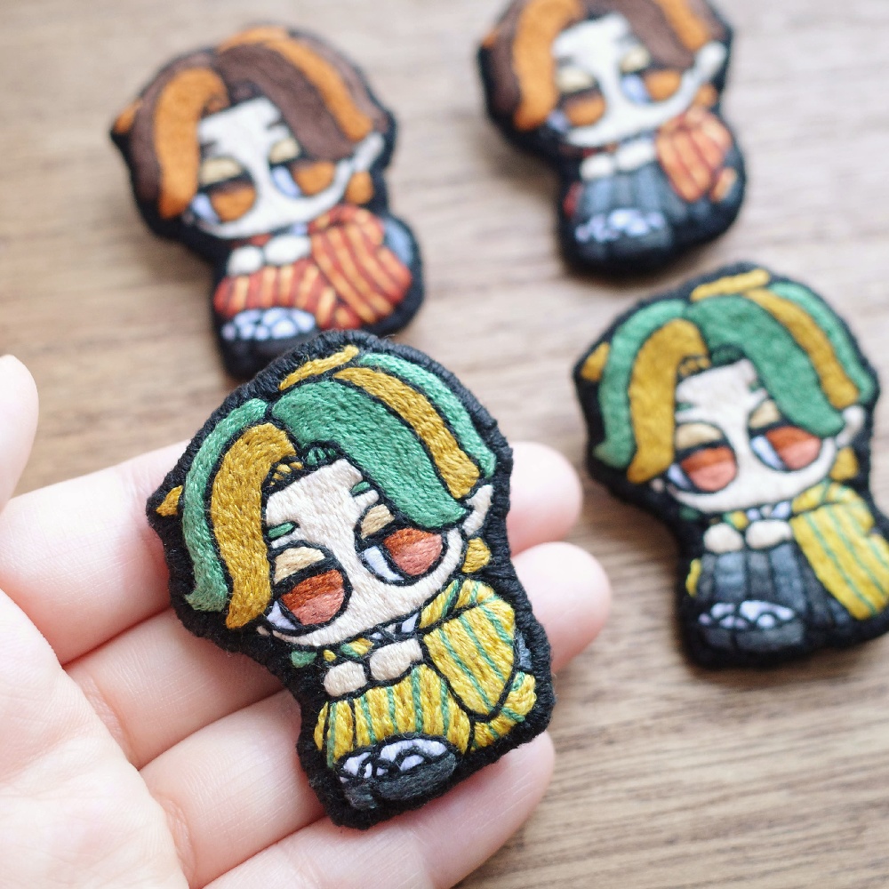 秋色の和服の子たち 2025【刺繍ブローチ】