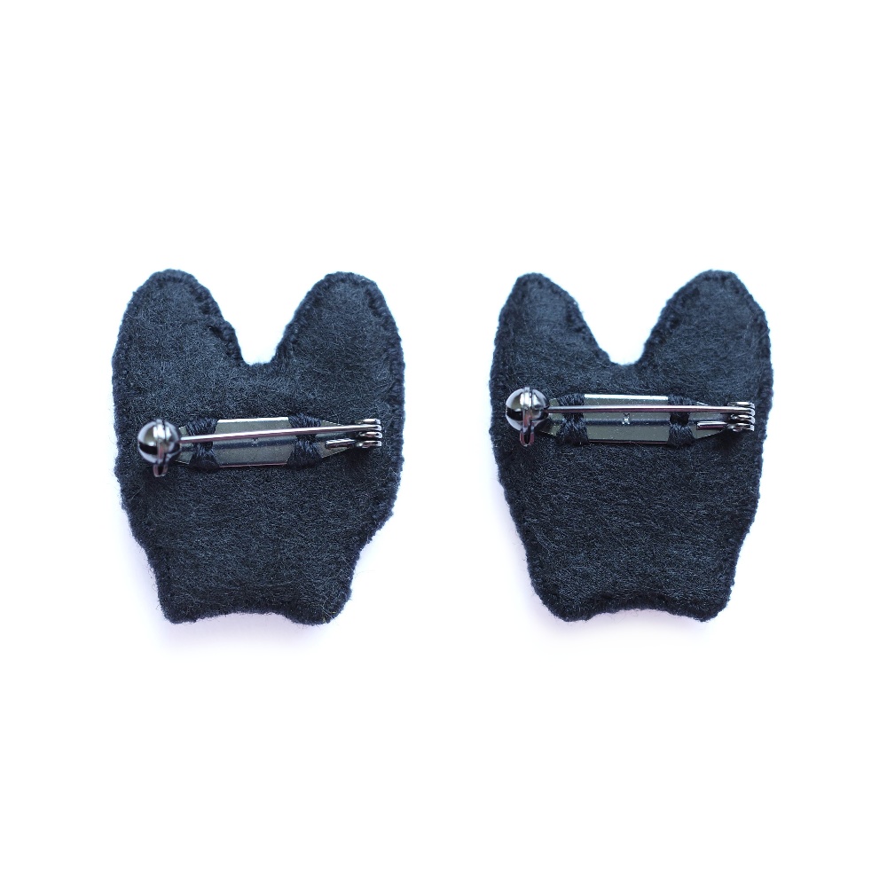 【ドイツと日本】世界の猫たち#001【刺繍ブローチ】