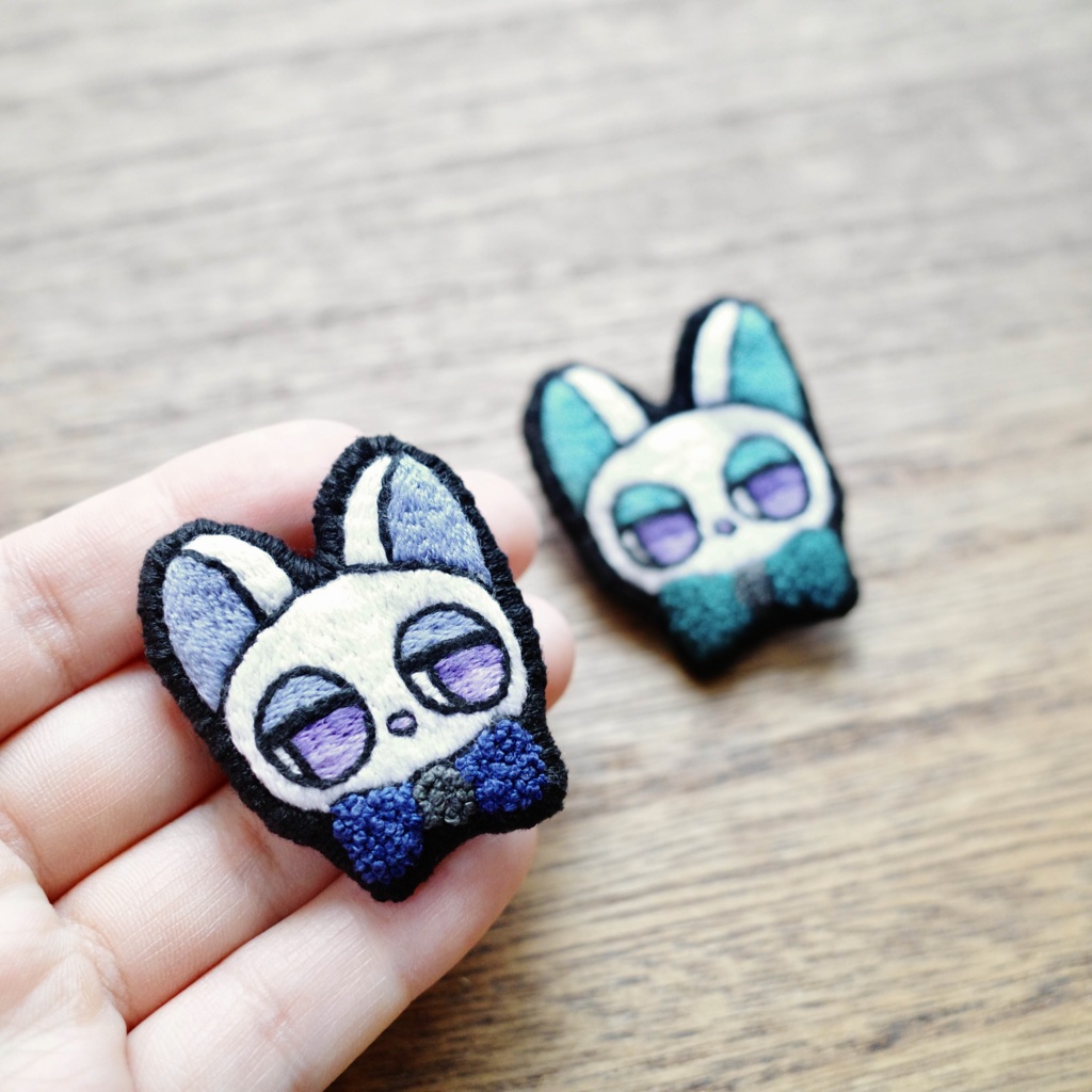 冬色の猫たち 2025【刺繍ブローチ】