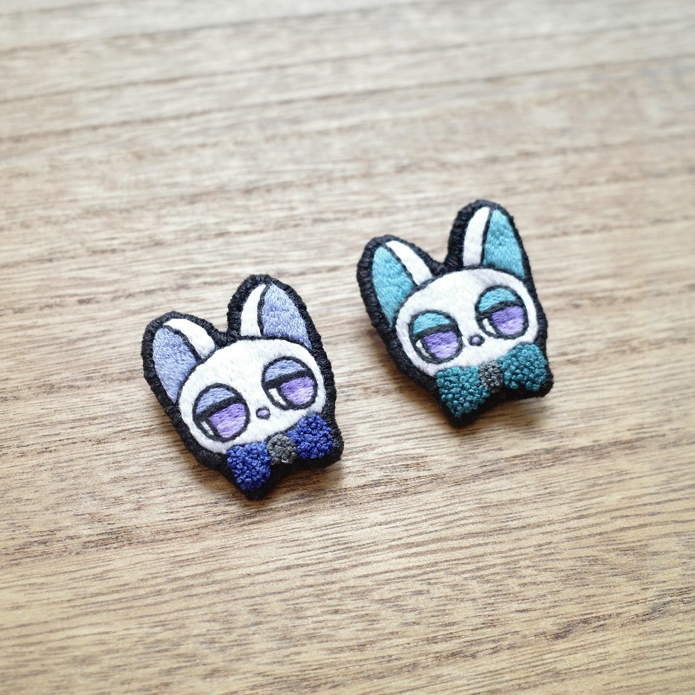 冬色の猫たち 2025【刺繍ブローチ】