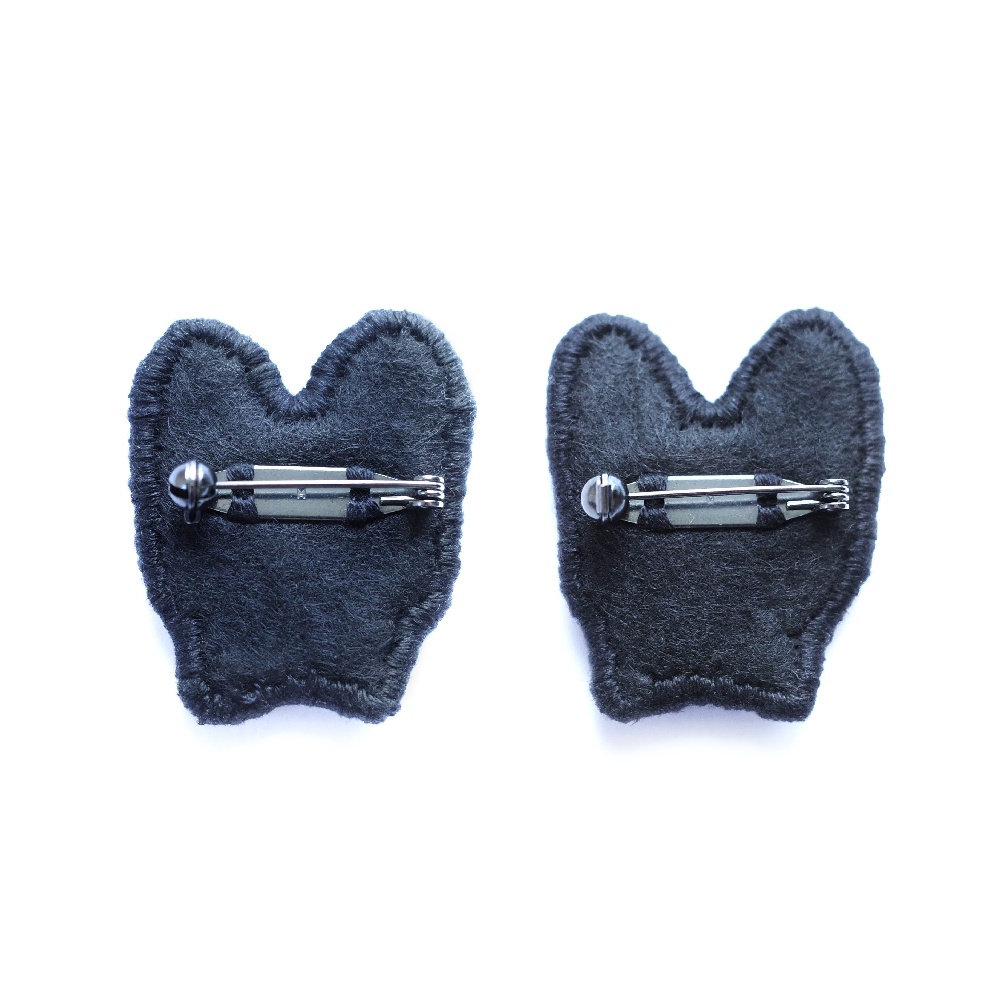 冬色の猫たち 2025【刺繍ブローチ】