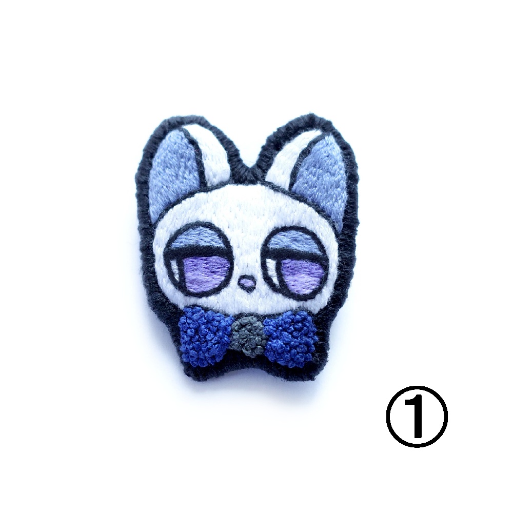 冬色の猫たち 2025【刺繍ブローチ】