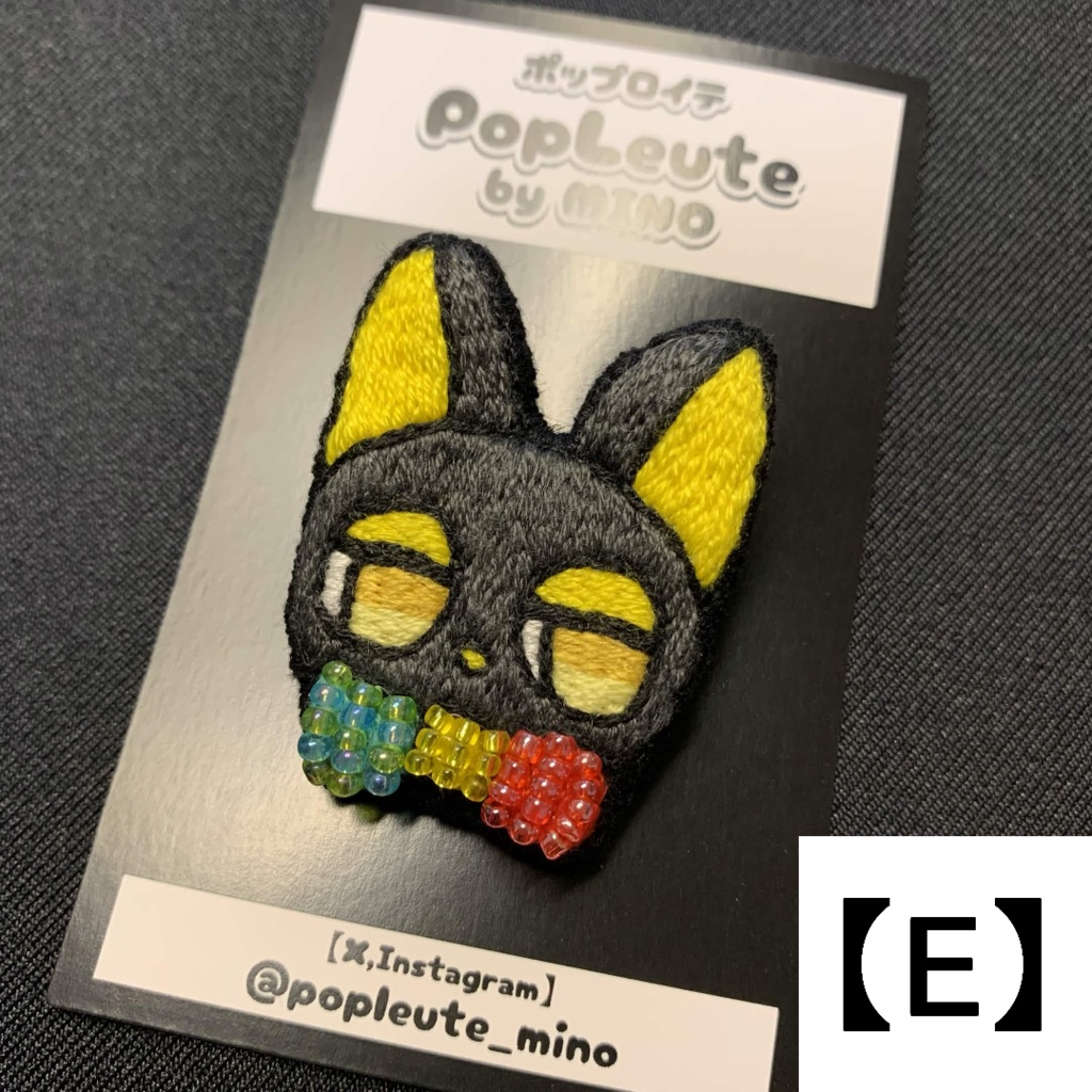 【手刺繍ブローチ(猫シリーズ)】信号機カラーの猫たち