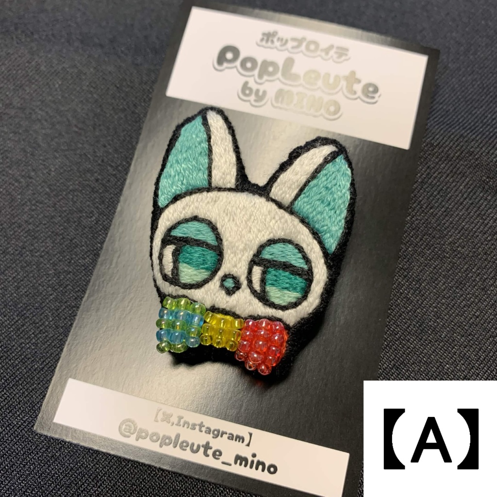 【手刺繍ブローチ(猫シリーズ)】信号機カラーの猫たち
