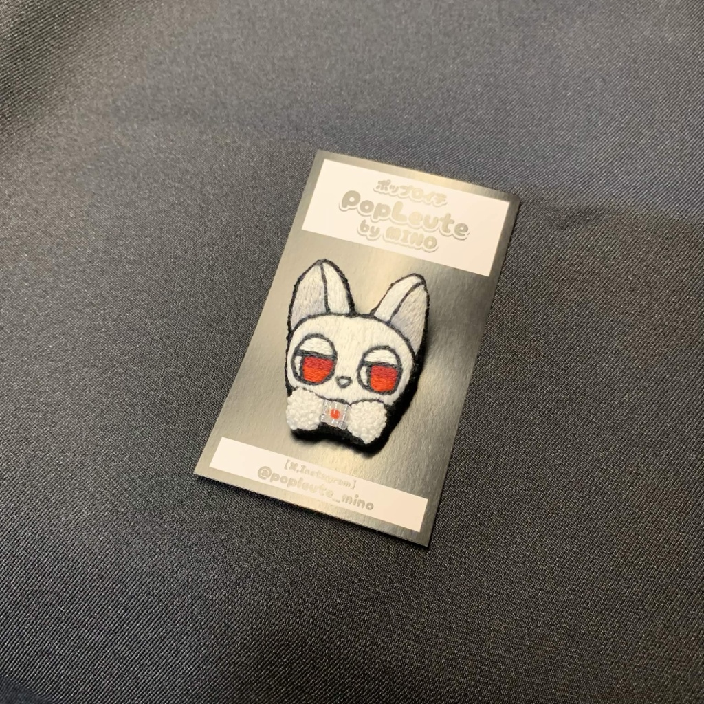 【手刺繍ブローチ(猫シリーズ)】日本国旗の猫