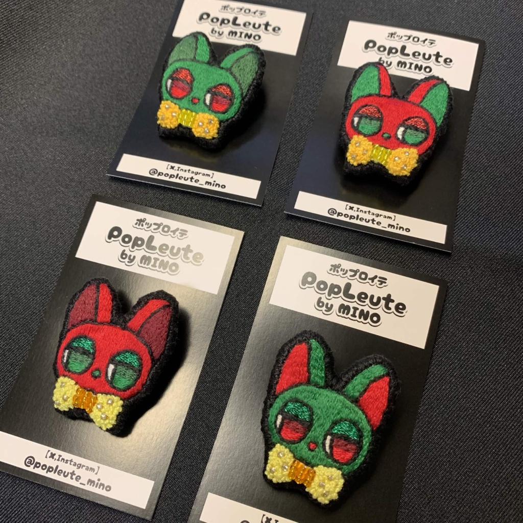 【手刺繍ブローチ（猫シリーズ）】クリスマスカラーの猫たち
