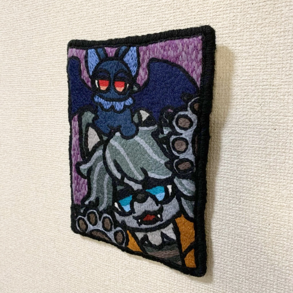 【壁掛け刺繍】オオカミの子とコウモリ
