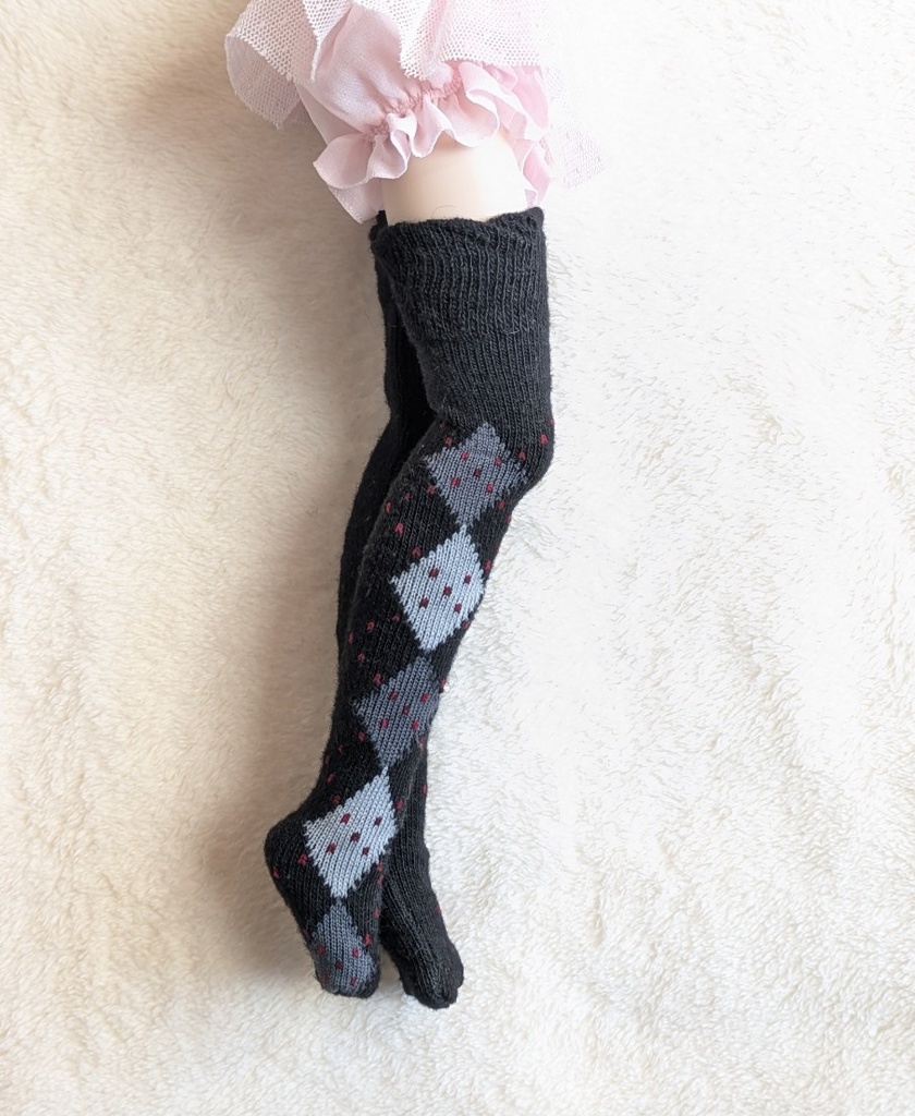 1/3フリーサイズニーソックス サイドアーガイル 黒・灰・赤