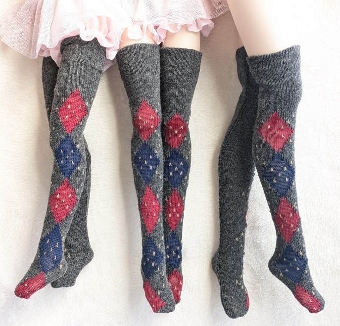 last1委託中 1/3フリーサイズ ニーソックス サイドアーガイル 灰・赤・青 MDD,DDP,DD,DDDY着用可能