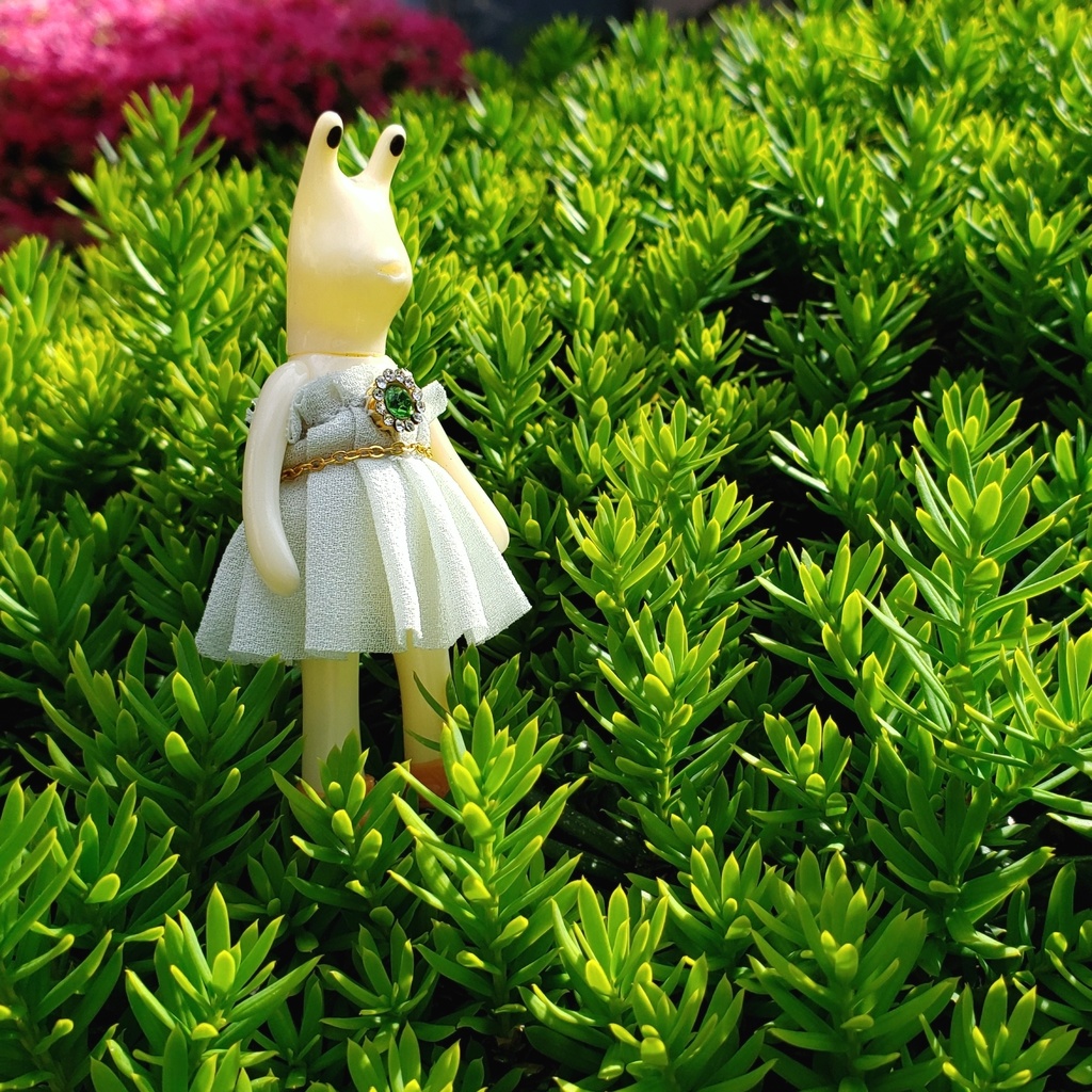 小さな足つきカタツムリ♥ポポちゃんのフリルのワンピース(ライトグリーン)