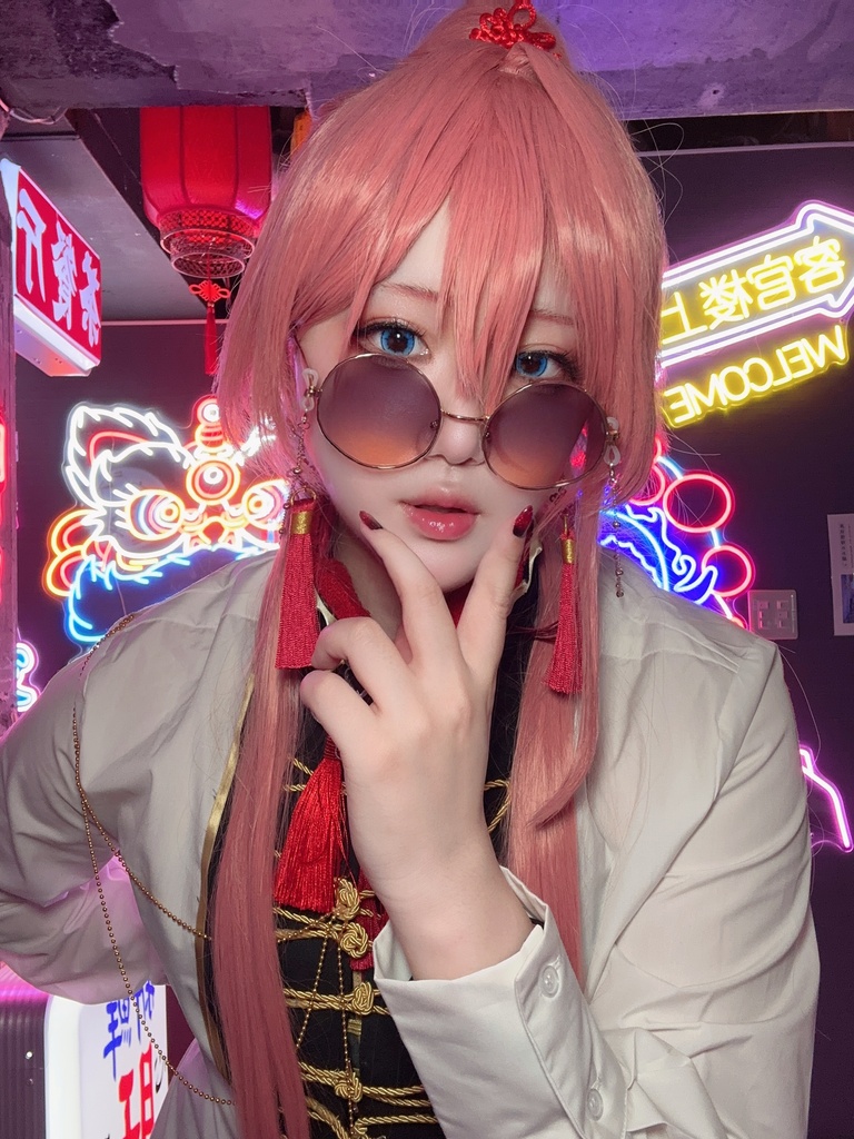 鷹嶺ルイ🥀オリエンタル衣装チェキ