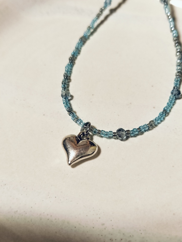 Ice Blue Heart ビーズネックレス
