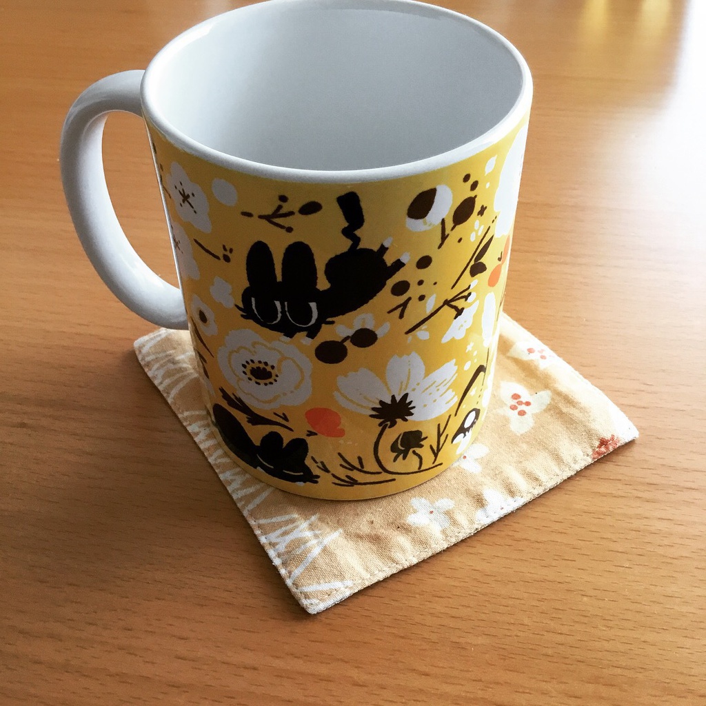 ジト目のねこマグ まてまてチョウチョ