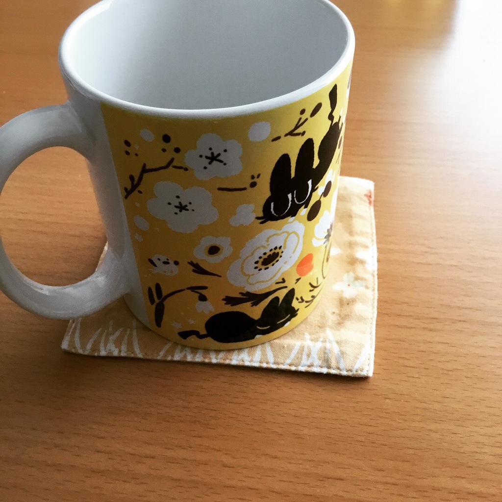 ジト目のねこマグ まてまてチョウチョ