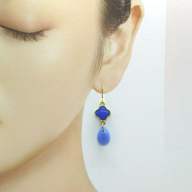 4弁花が可愛い💠推しの色ピアス【ゴールド】【赤、青、水色、シアン、紫、黒】【片耳用】