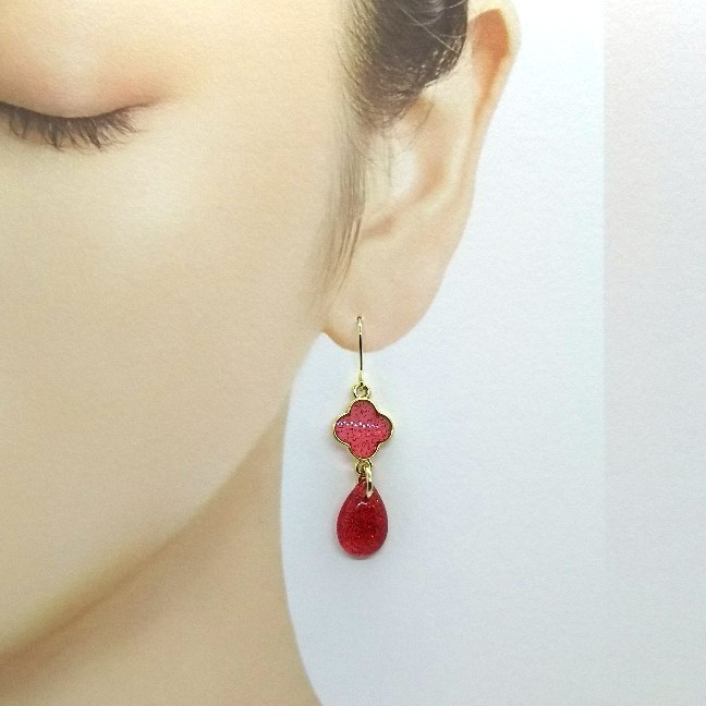 4弁花が可愛い💠推しの色ピアス【ゴールド】【赤、青、水色、シアン、紫、黒】【片耳用】