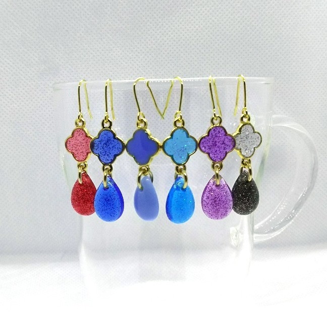 4弁花が可愛い💠推しの色ピアス【ゴールド】【赤、青、水色、シアン、紫、黒】【片耳用】