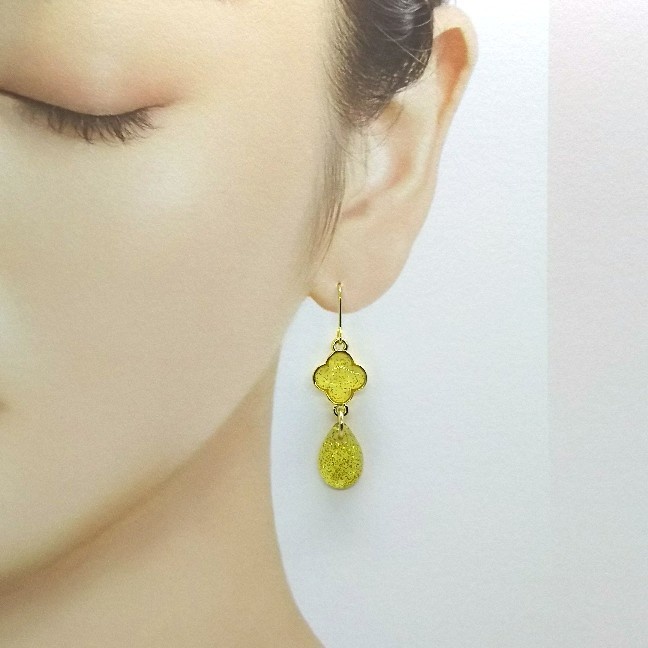 4弁花が可愛い💠推しの色ピアス【ゴールド】【黄色、オレンジ、ピンク、蛍光ピンク、蛍光グリーン、緑】【片耳用】