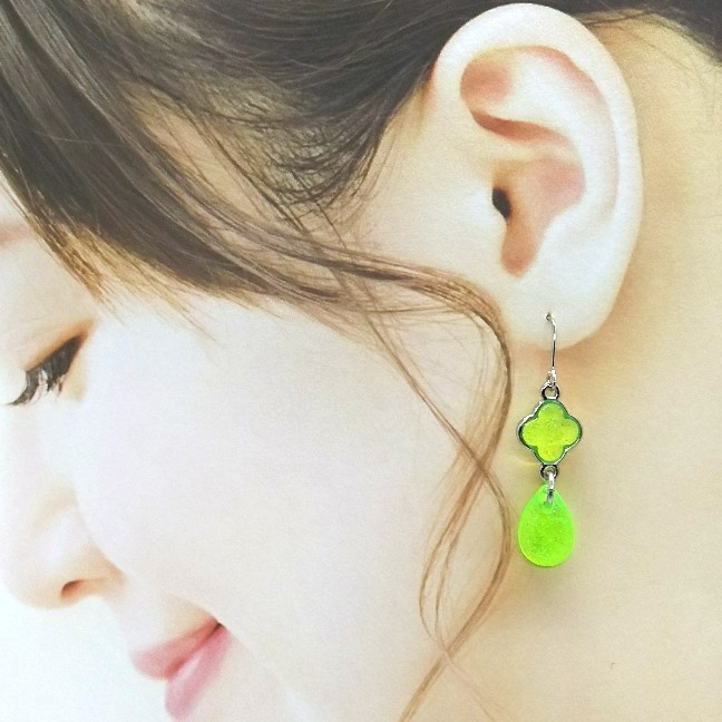 4弁花が可愛い💠推しの色ピアス【シルバー】【黄色、オレンジ、ピンク、蛍光ピンク、蛍光グリーン、緑】【片耳用】