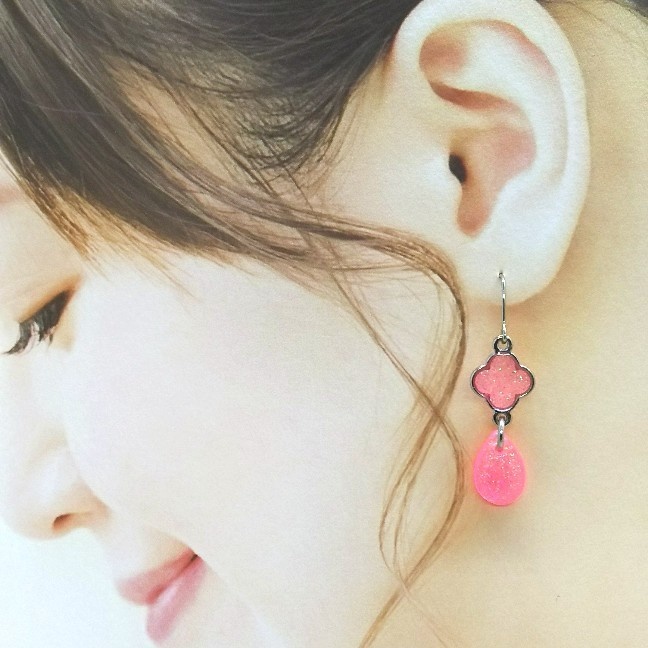 4弁花が可愛い💠推しの色ピアス【シルバー】【黄色、オレンジ、ピンク、蛍光ピンク、蛍光グリーン、緑】【片耳用】