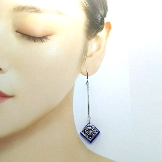 スクエア◇ピアス【赤、青】【両耳用】