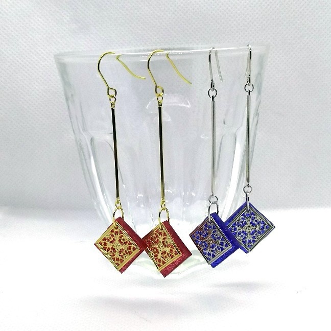 スクエア◇ピアス【赤、青】【両耳用】