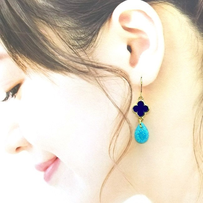 4弁花ピアス【シアン・変光あり】【両耳用】