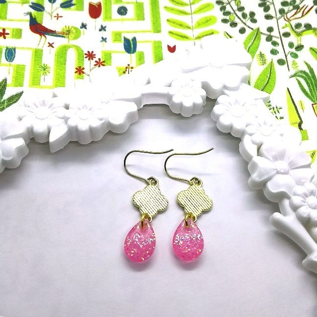 4弁花ピアス【ピンク・変光あり】【両耳用】