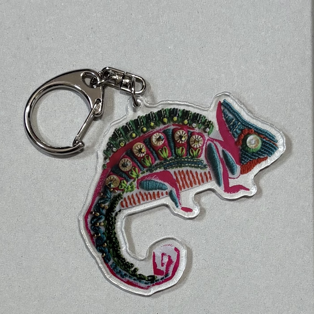 刺繍カメレオンアクキー　電気石ウォーターメロン