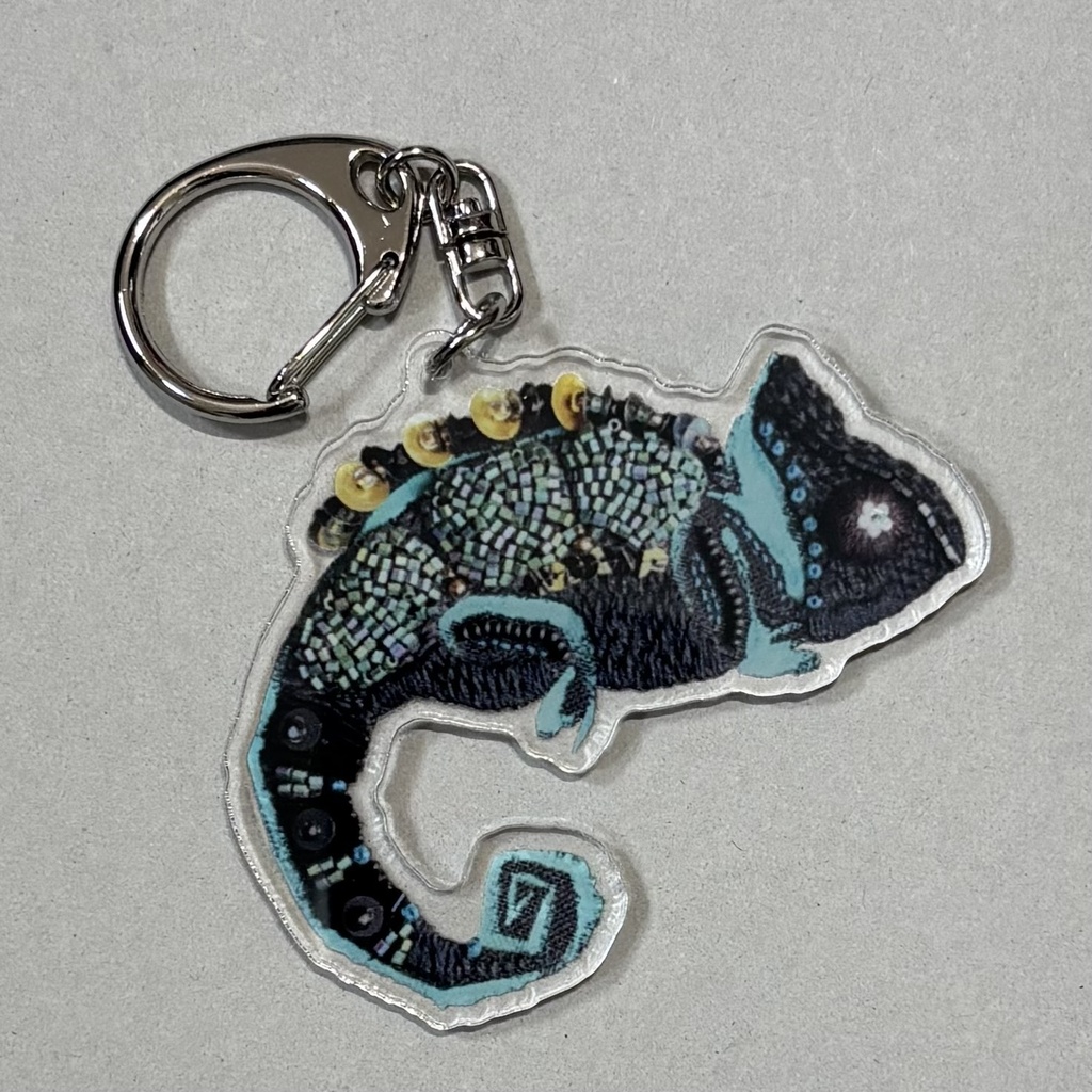 刺繍カメレオンアクキー　宵