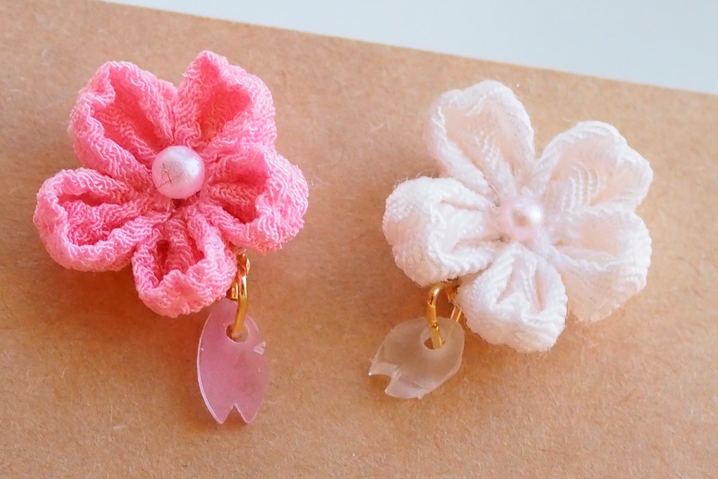 つまみ細工ピアス（桜）