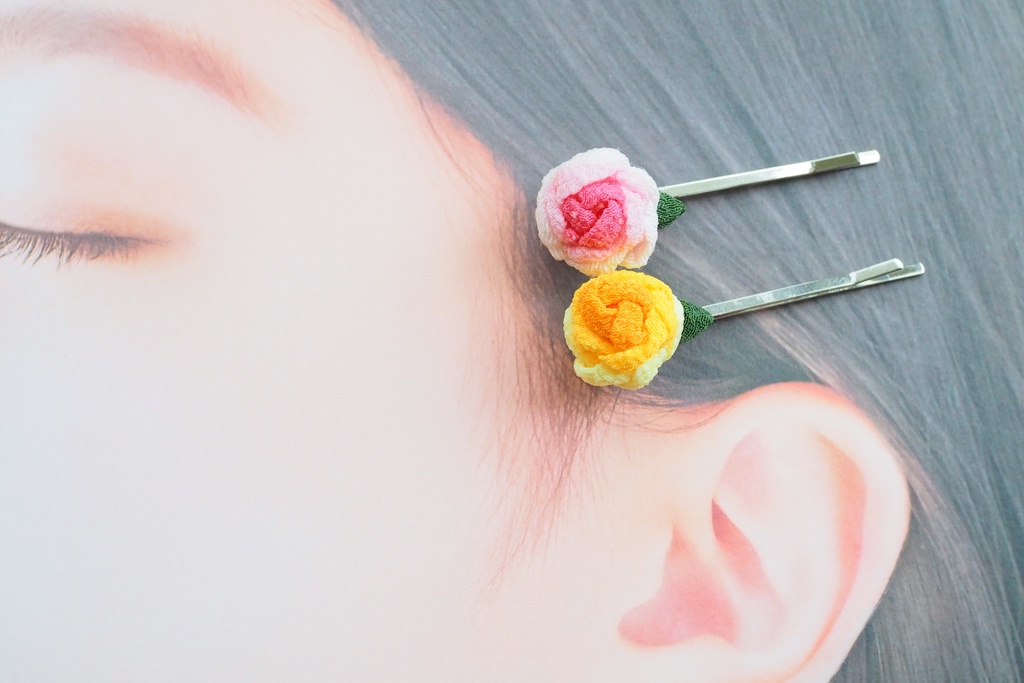 バラのつまみ細工ヘアピン