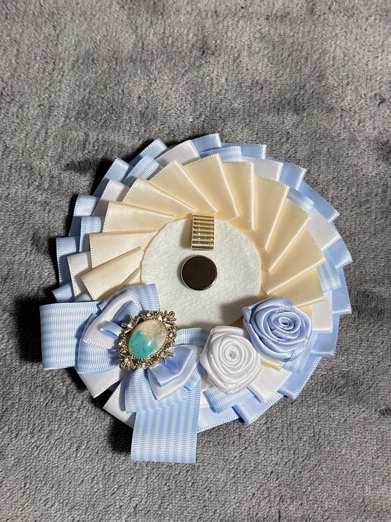 ロゼット 72ミリまで対応 ボールチェーンつき ライトブルー 水色 ホワイト 白