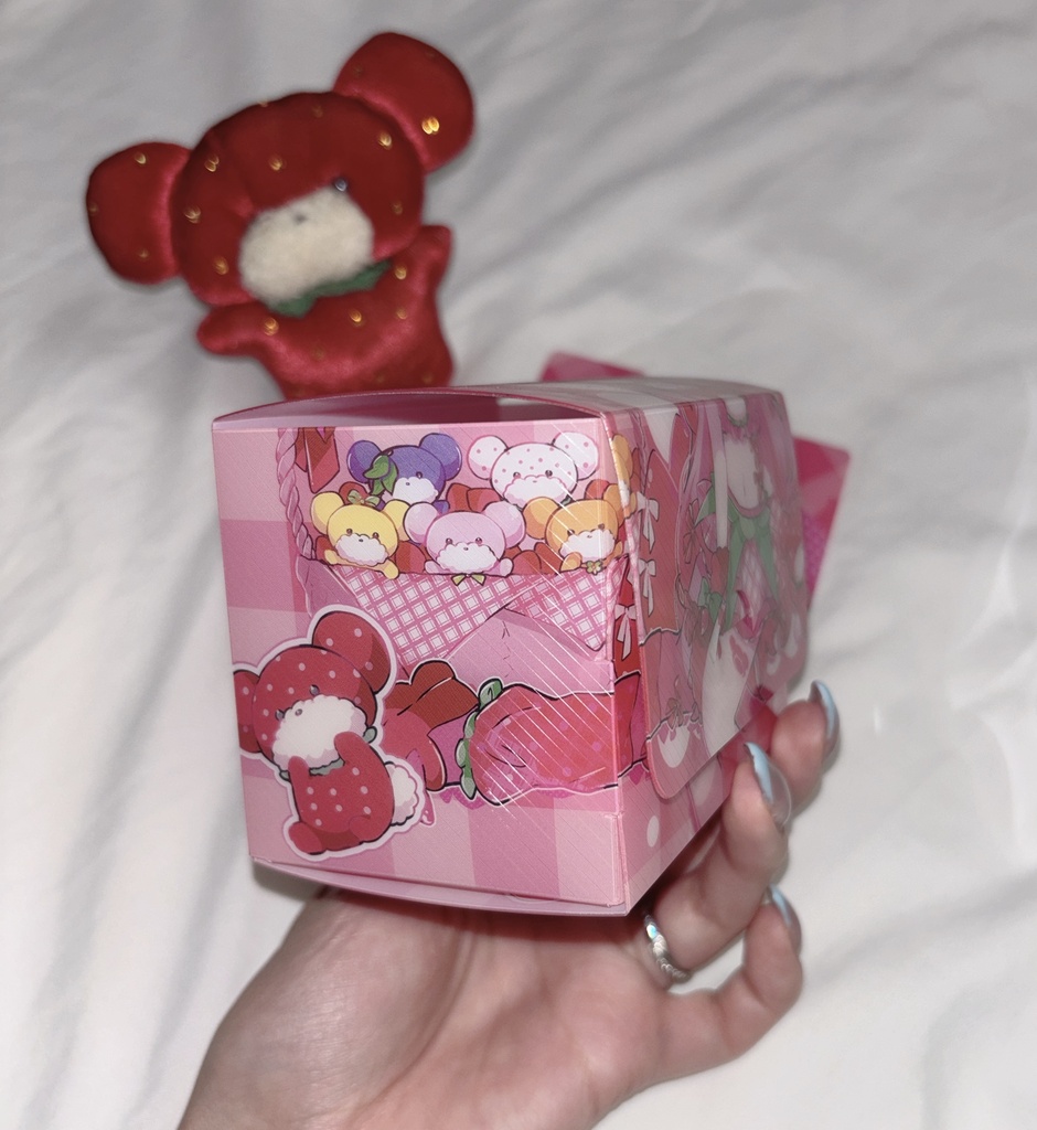 いちごちゃんデッキケース🍓