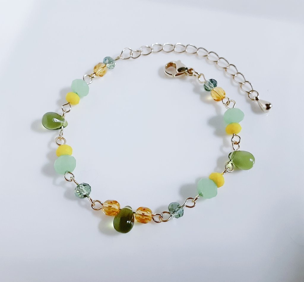 しずくとガラスビーズの菜の花カラーのブレスレット
