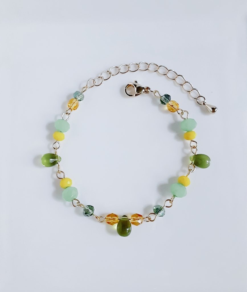 しずくとガラスビーズの菜の花カラーのブレスレット