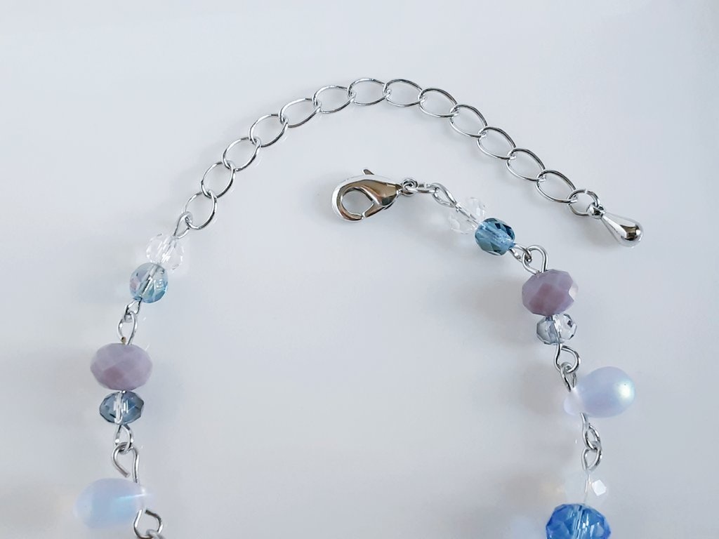 しずくとガラスビーズのグラデーションカラーのブレスレット(朝もや)