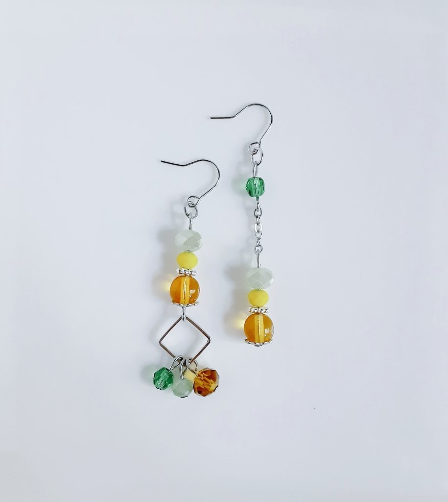 新緑カラーのアシンメトリーピアス/イヤリング