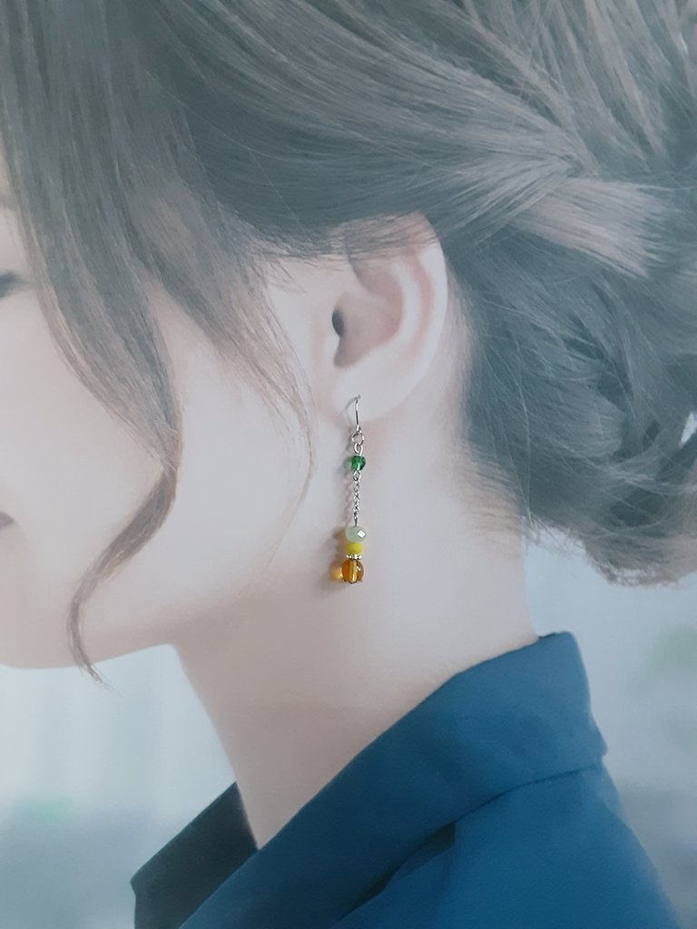 新緑カラーのアシンメトリーピアス/イヤリング