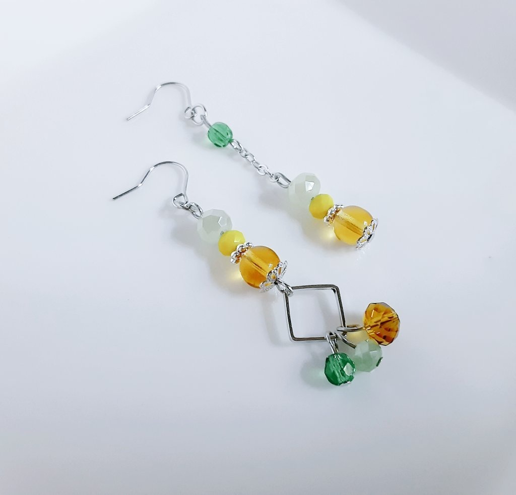 新緑カラーのアシンメトリーピアス/イヤリング