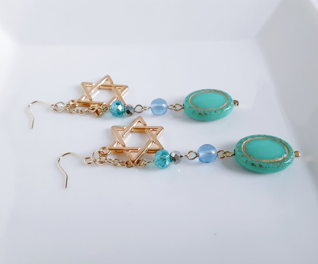 15%OFF☆六角形パーツ付き☆アンティーク風ビーズのゆらゆらピアス(ターコイズ)