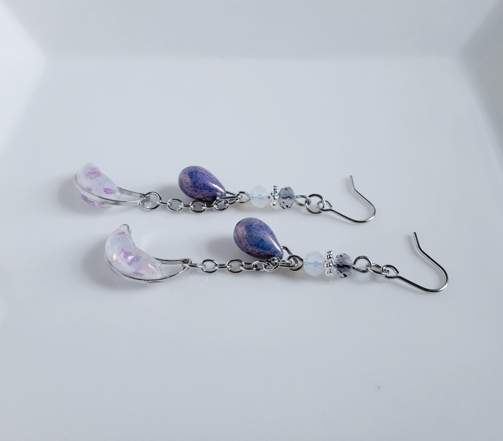 ラメ光る☆三日月揺れるお洒落ピアス/イヤリング(儚いパープル)