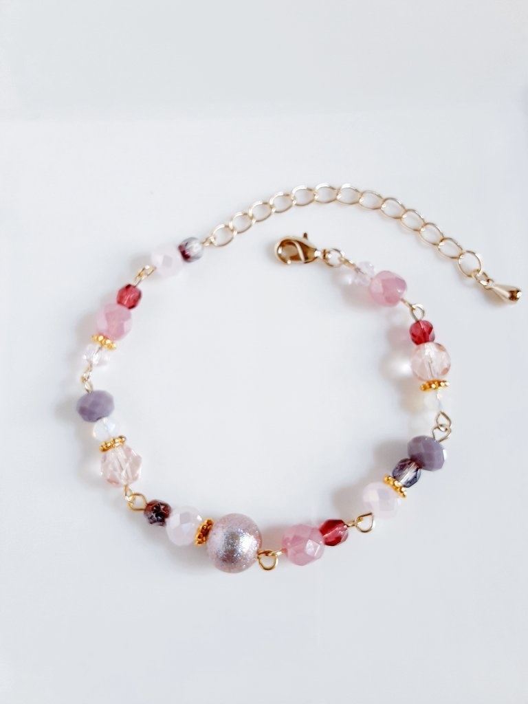 シャイニーパールとガラスビーズのスウィートカラーのブレスレット