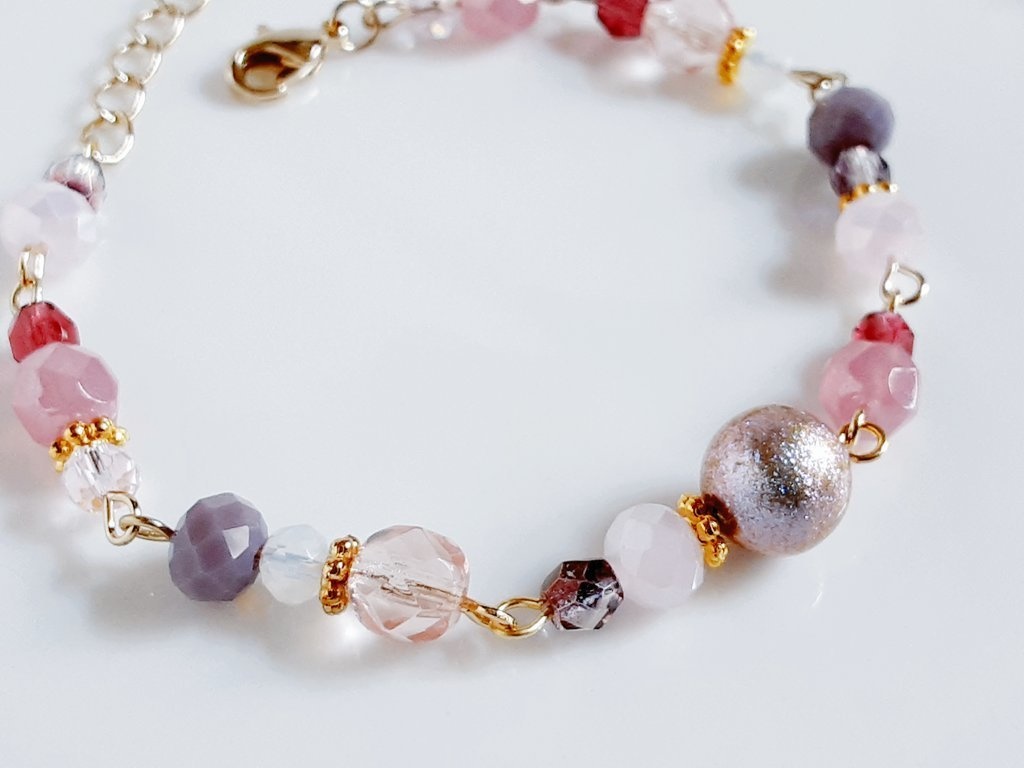 シャイニーパールとガラスビーズのスウィートカラーのブレスレット